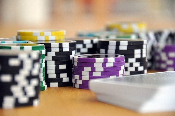 What are different varieties of casino games available in the market