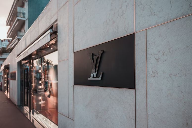 Louis-Vuitton-Logo-in-Store